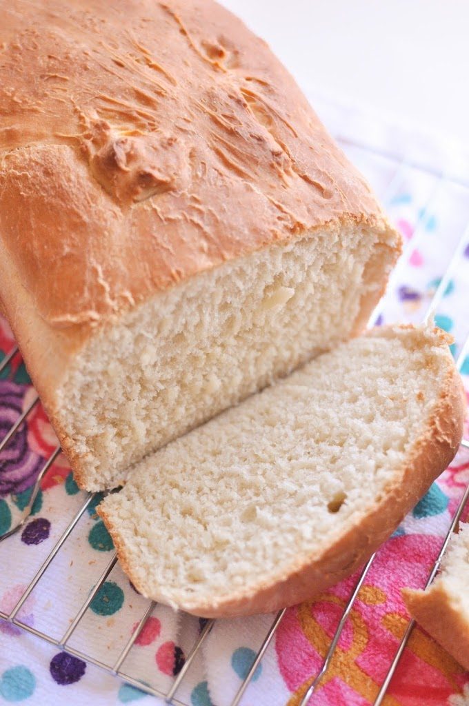 The best homemade Buttermilk Bread you've ever had! Recipe from www.katiegetscreative.com 